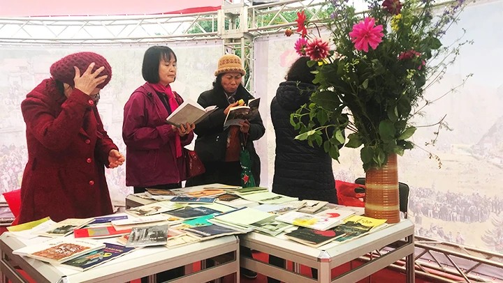 Ngẫm về xu thế văn hóa đọc