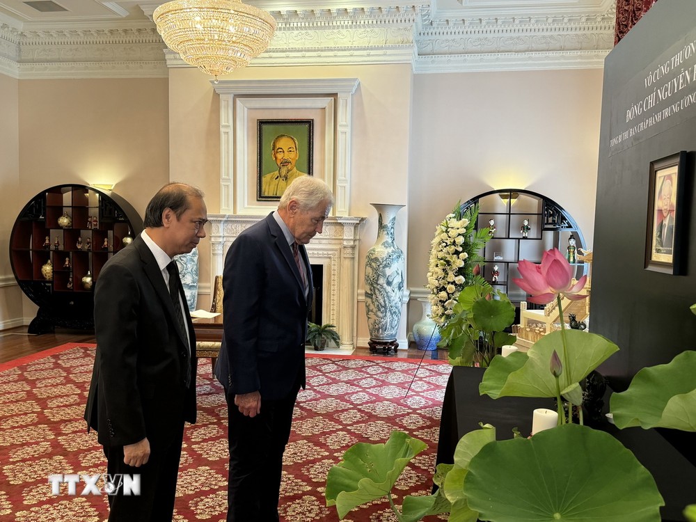 Xúc động lễ viếng Tổng Bí thư Nguyễn Phú Trọng tại các nước