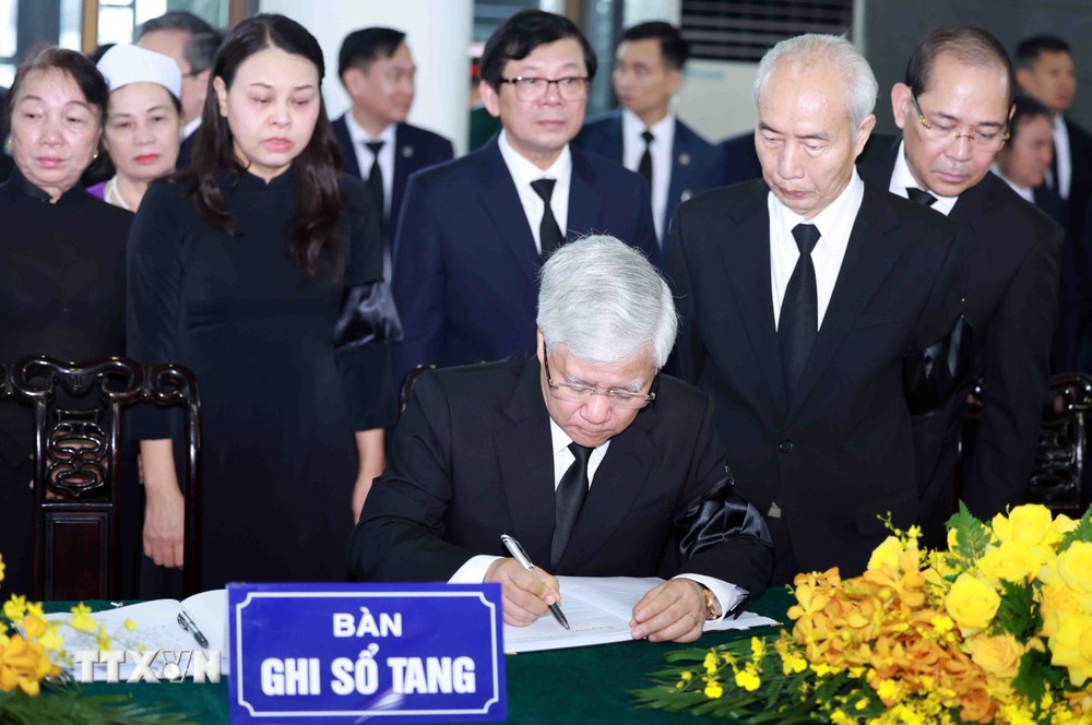 Xúc động những dòng sổ tang của lãnh đạo Đảng, Nhà nước và nhân dân