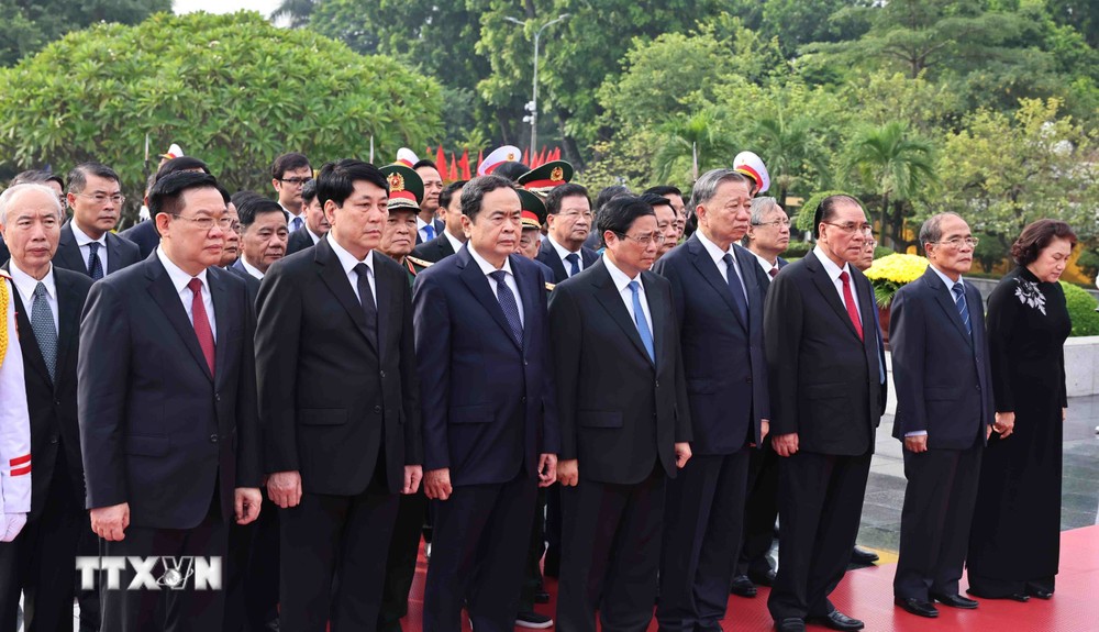 Lãnh đạo Đảng, Nhà nước viếng Chủ tịch Hồ Chí Minh và các anh hùng liệt sĩ