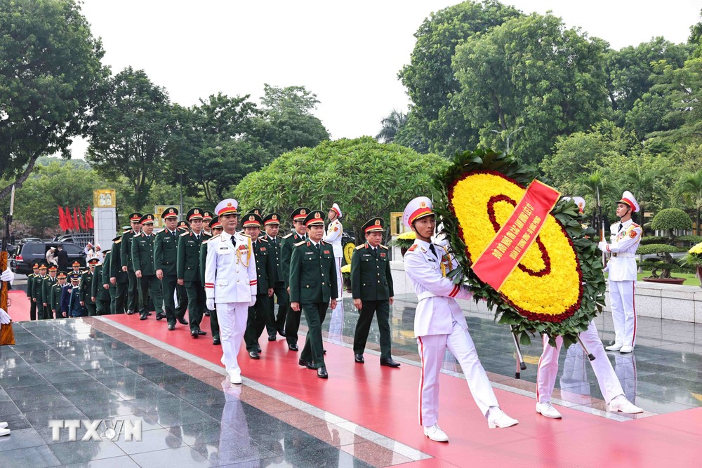 Lãnh đạo Đảng, Nhà nước viếng Chủ tịch Hồ Chí Minh và các anh hùng liệt sĩ