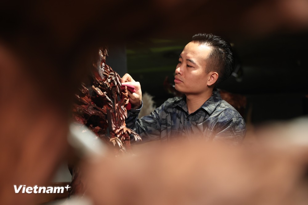 Tái hiện hình ảnh người lính Cụ Hồ qua nghệ thuật "điêu khắc" ánh sáng