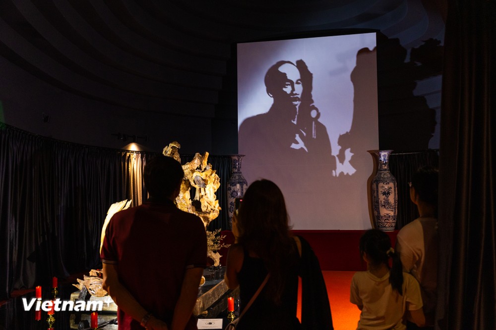 Tái hiện hình ảnh người lính Cụ Hồ qua nghệ thuật "điêu khắc" ánh sáng