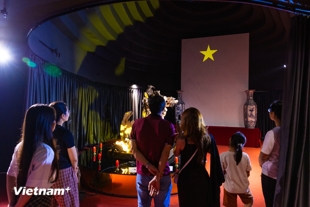 Tái hiện hình ảnh người lính Cụ Hồ qua nghệ thuật "điêu khắc" ánh sáng