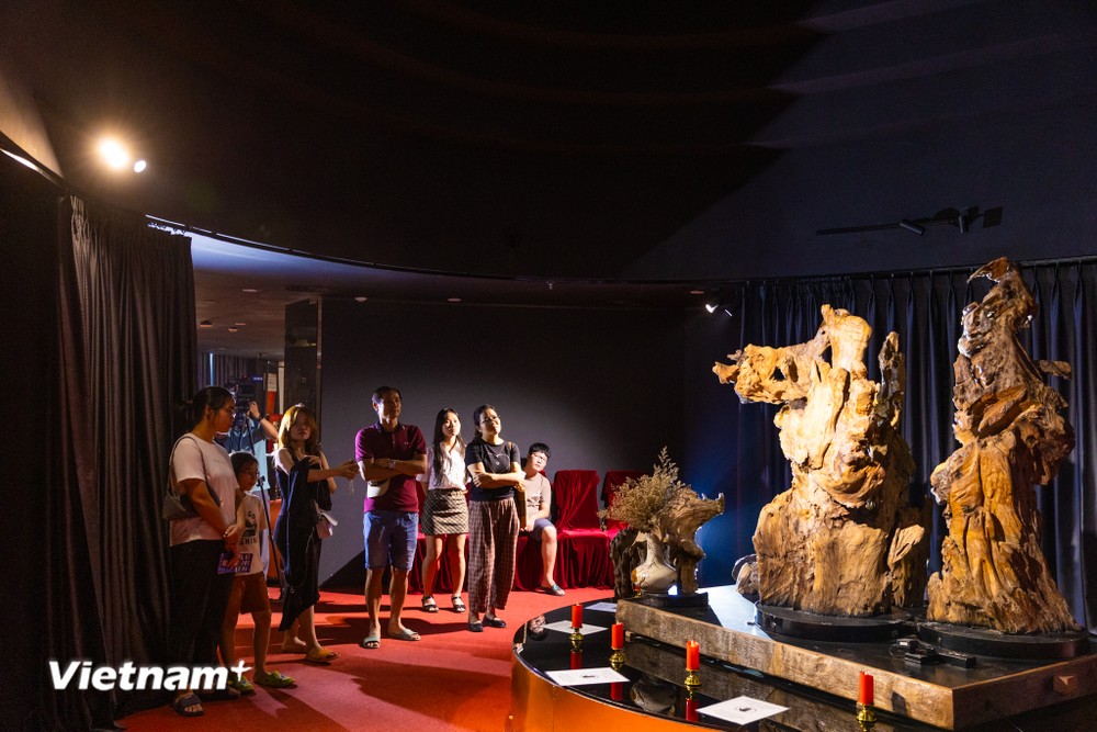 Tái hiện hình ảnh người lính Cụ Hồ qua nghệ thuật "điêu khắc" ánh sáng