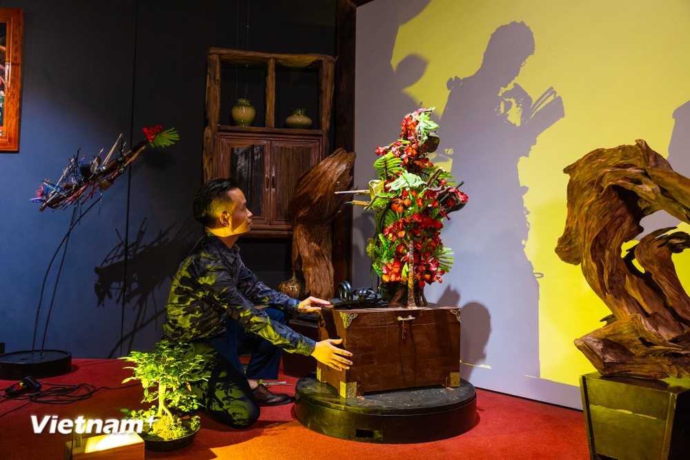 Tái hiện hình ảnh người lính Cụ Hồ qua nghệ thuật "điêu khắc" ánh sáng