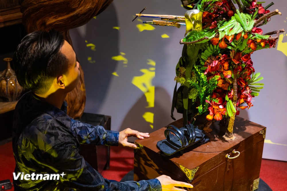 Tái hiện hình ảnh người lính Cụ Hồ qua nghệ thuật "điêu khắc" ánh sáng