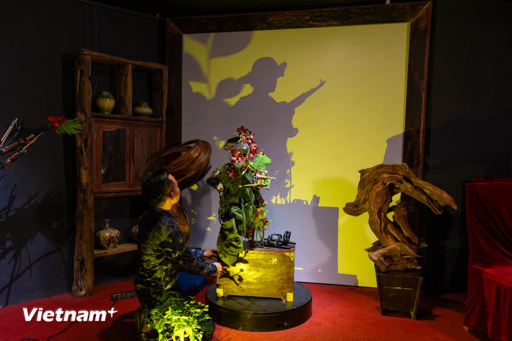 Tái hiện hình ảnh người lính Cụ Hồ qua nghệ thuật "điêu khắc" ánh sáng