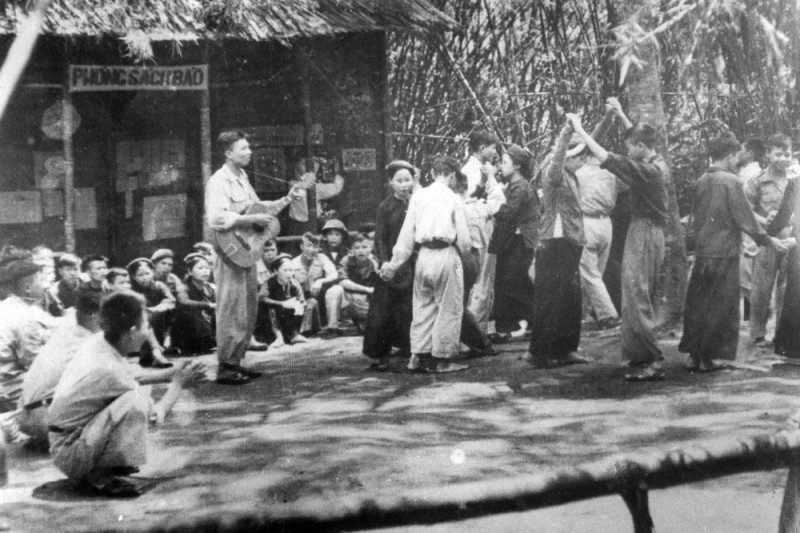 Một số hình ảnh về văn hóa, văn nghệ trong kháng chiến chống Pháp