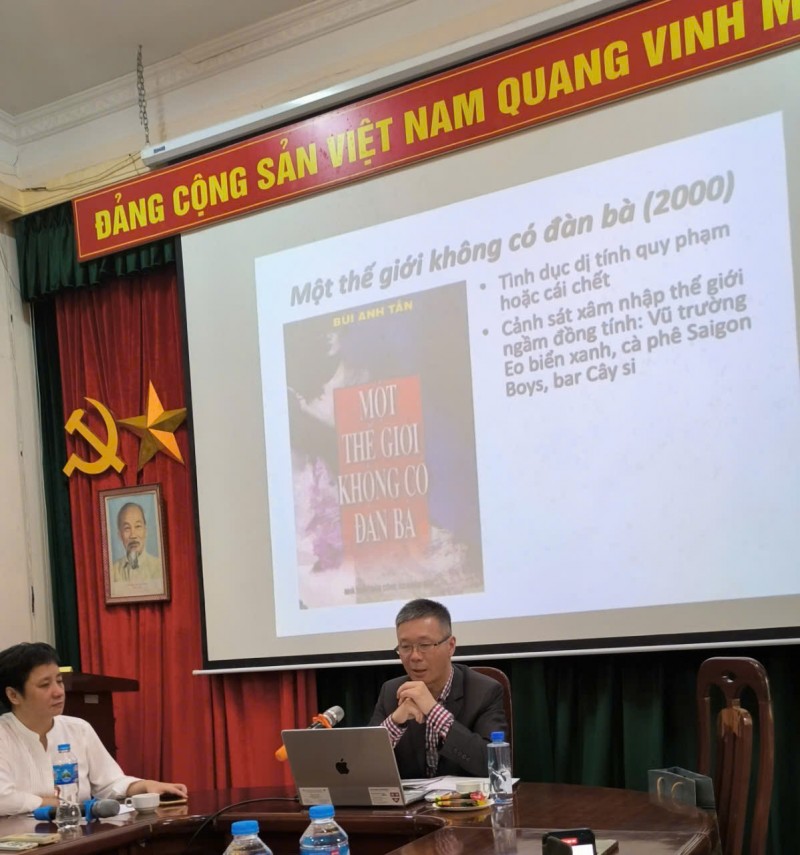 Nhà văn đóng vai trò như một cảnh sát?