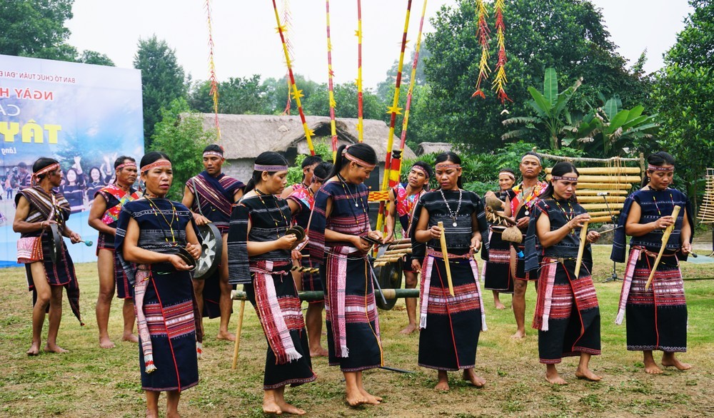 Bản tin Văn nghệ: Đánh thức những giá trị truyền thống