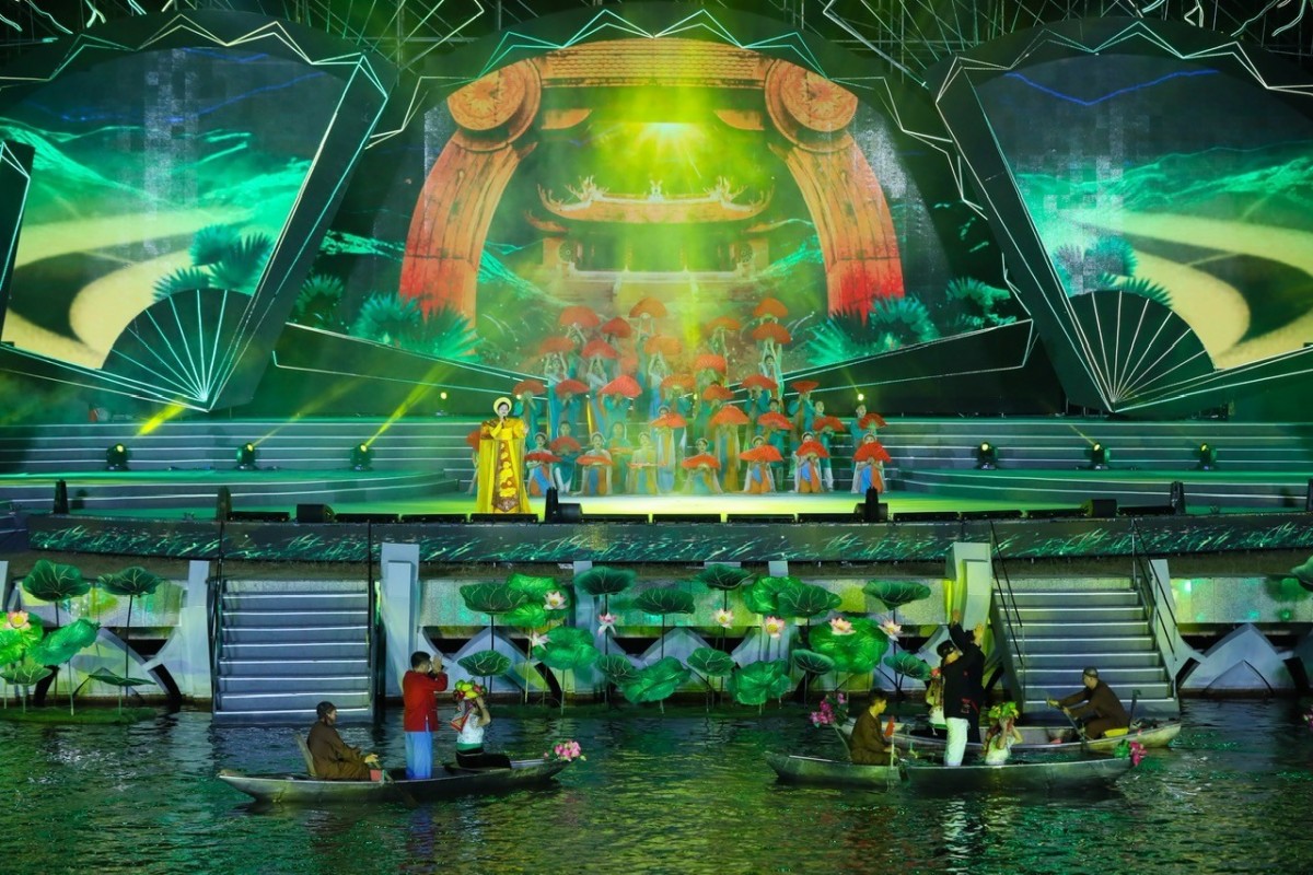 Bản tin Văn nghệ: Điểm tựa Việt Nam hướng về đồng bào vùng lũ