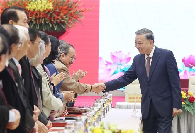 Tổng Bí thư: Phát huy truyền thống vẻ vang, đội ngũ văn nghệ sỹ sẽ chiếm lĩnh những đỉnh cao mới trong sáng tạo nghệ thuật