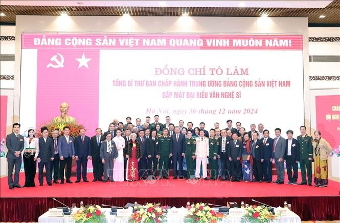 Tổng Bí thư: Phát huy truyền thống vẻ vang, đội ngũ văn nghệ sỹ sẽ chiếm lĩnh những đỉnh cao mới trong sáng tạo nghệ thuật