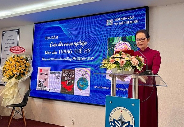 toa dam cuoc doi va su nghiep nha van trang the hy