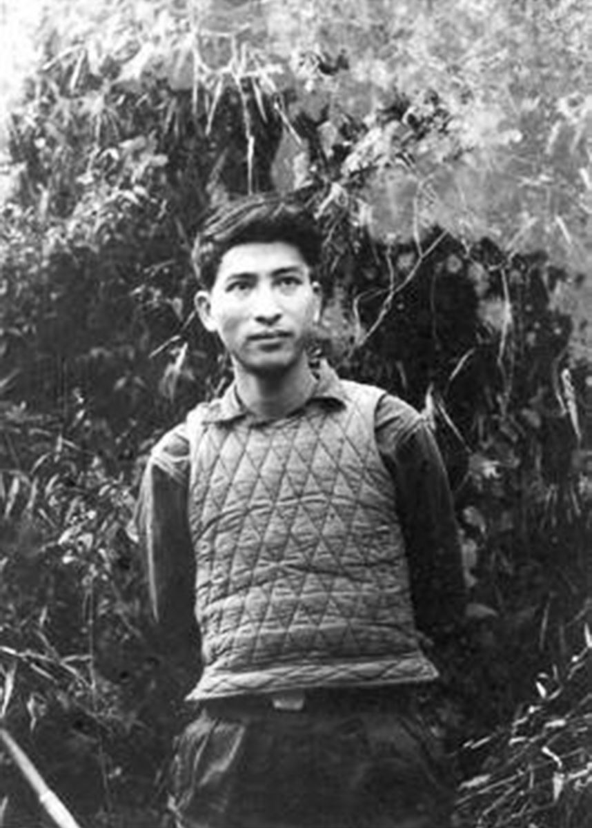 Thơ của anh còn tạc trên vách đá...