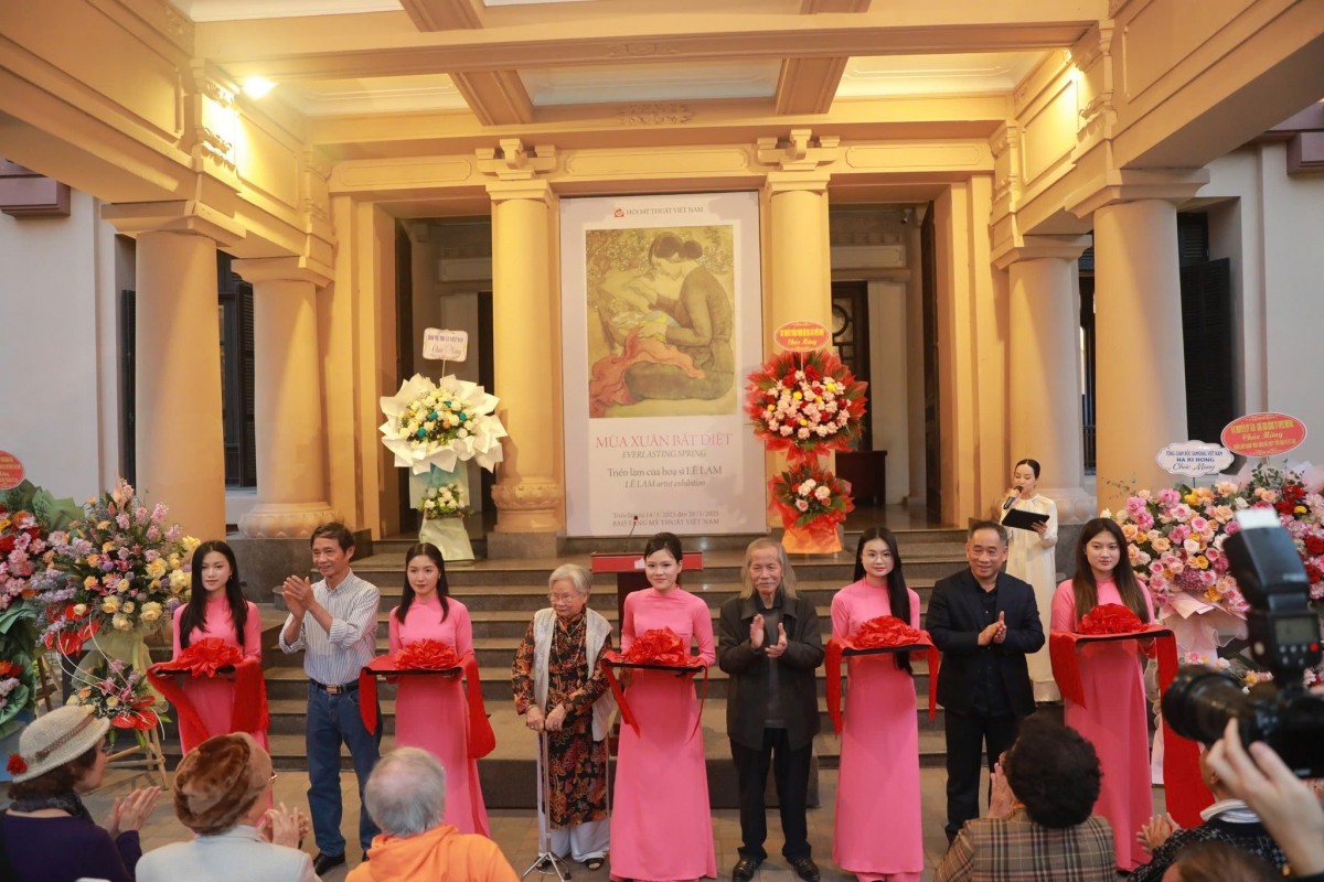 Khai mạc triển lãm mỹ thuật "Mùa xuân bất diệt"