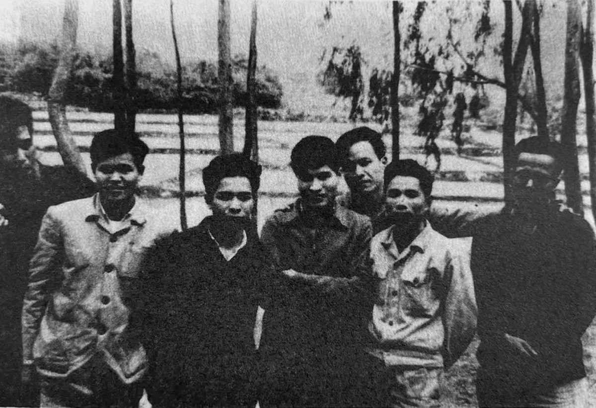 Nhớ tác giả "Hai nửa vầng trăng" và chữ Dê hoa (D) bí ẩn