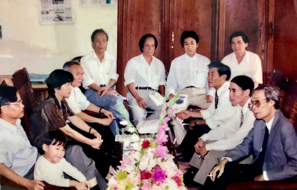 Nhớ tác giả "Hai nửa vầng trăng" và chữ Dê hoa (D) bí ẩn