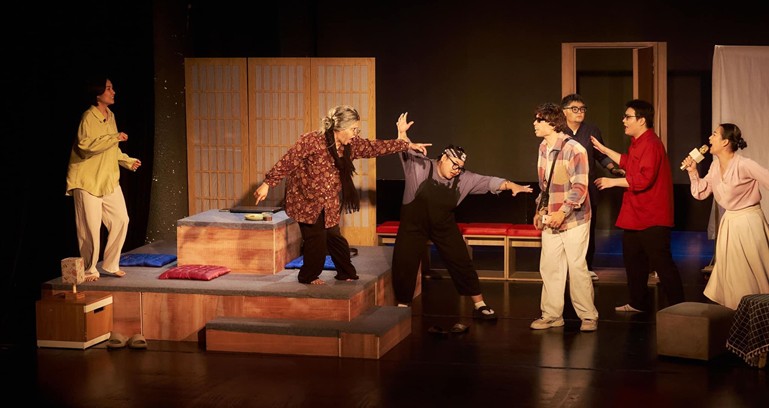 Nguyễn Thị Minh Ngọc và “ma thuật” phóng tác trong Bạn bè, bè bạn