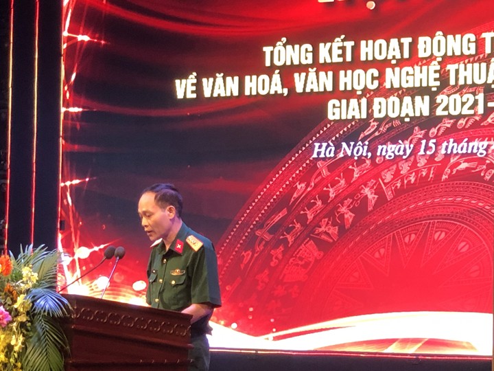 Đại diện lãnh đạo Báo Quân đội Nhân dân trình bày tham luận. Ảnh: V.T