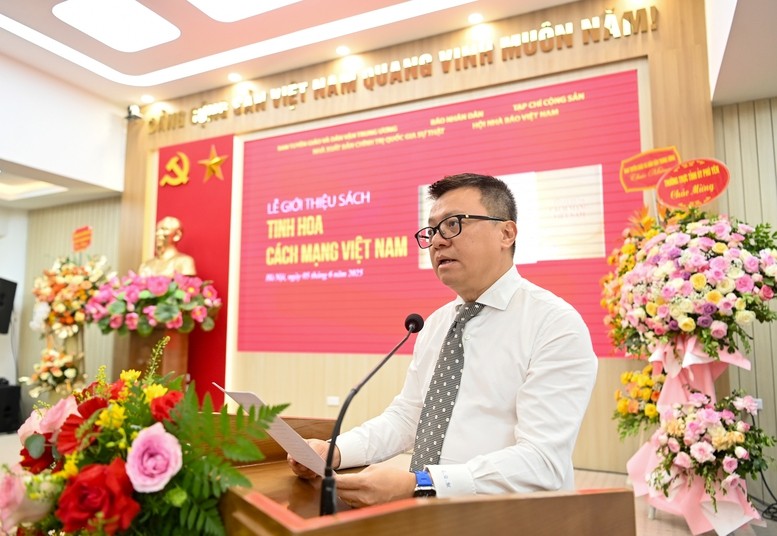 Nhà báo Lê Quốc Minh, Ủy viên Trung ương Đảng, Tổng Biên tập Báo Nhân Dân phát biểu tại buổi lễ. Ảnh: VGP