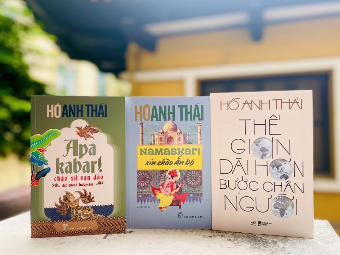 Giật mình nhìn lại và cười vui với tiểu luận