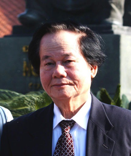 Làm thơ là nghiệp, làm báo là nghề