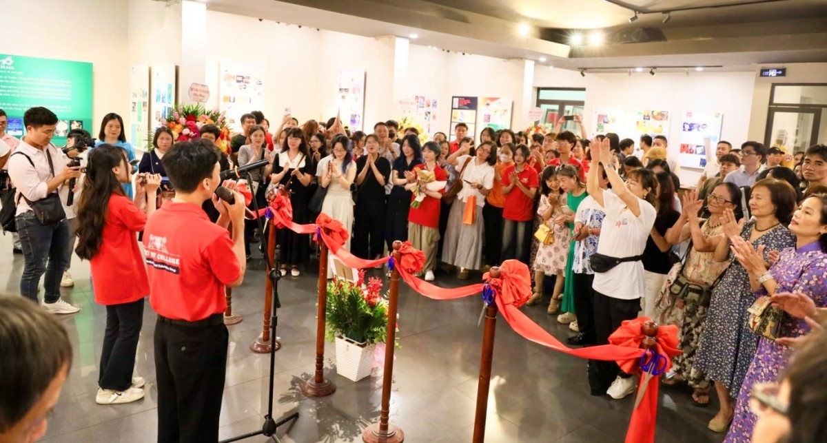 Từ triển lãm "Nghệ thuật thiết kế bìa sách, báo, tạp chí Việt Nam 2025" - Đôi điều tản mạn