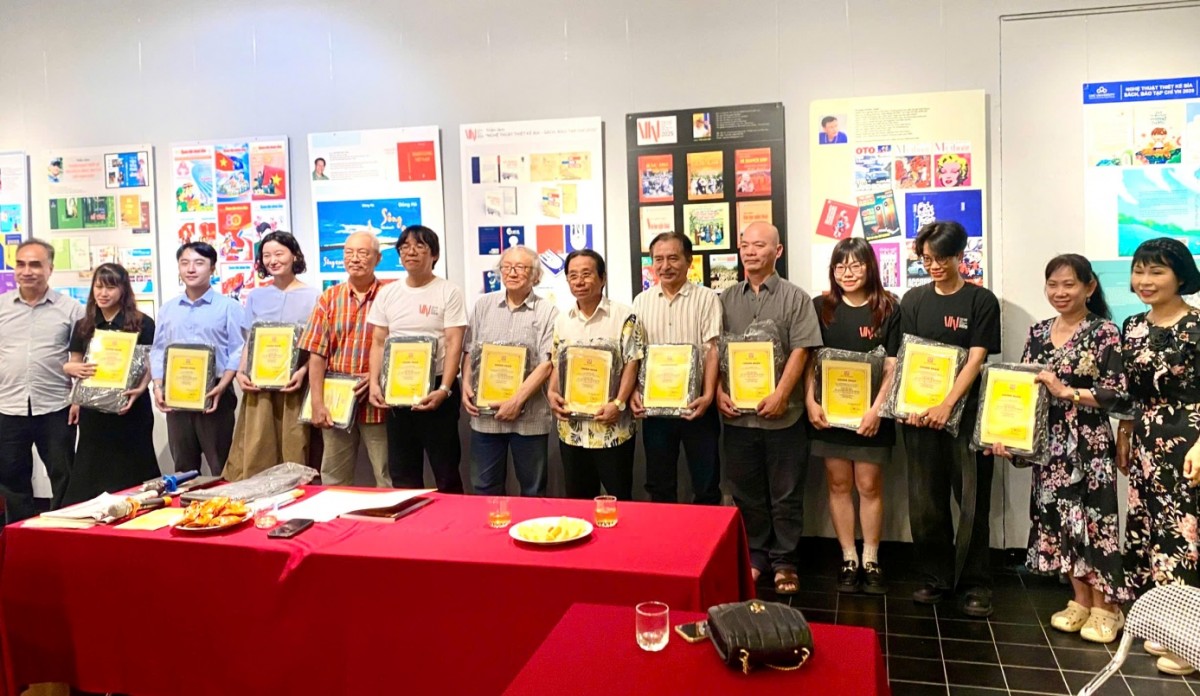 Từ triển lãm "Nghệ thuật thiết kế bìa sách, báo, tạp chí Việt Nam 2025" - Đôi điều tản mạn