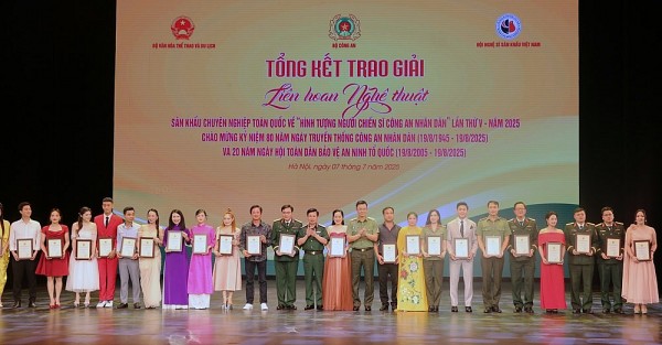 trao 5 huy chuong vang tai lien hoan nghe thuat san khau ve hinh tuong nguoi chien si cong an