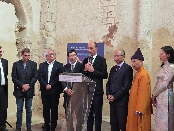 quang ba di san hoang thanh thang long va khu di tich co loa tai phap