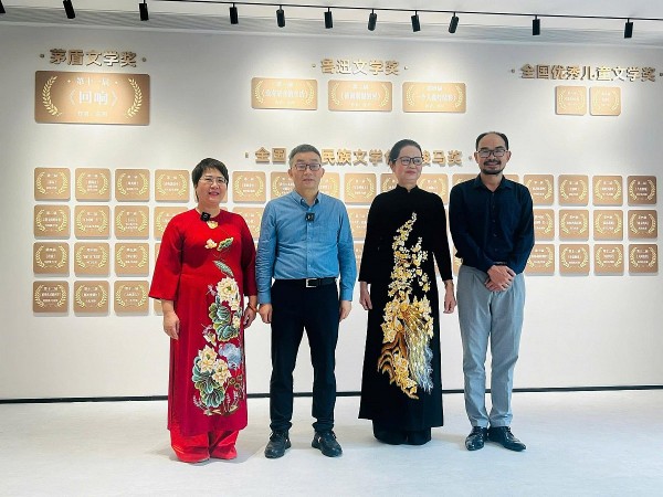 hoi nha van quang tay tao moi dieu kien cho sang tac