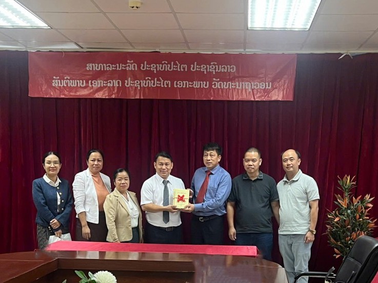 Nhà xuất bản Giáo dục Việt Nam đến thăm và làm việc với Nhà xuất bản và Phát hành Sách Quốc gia Lào