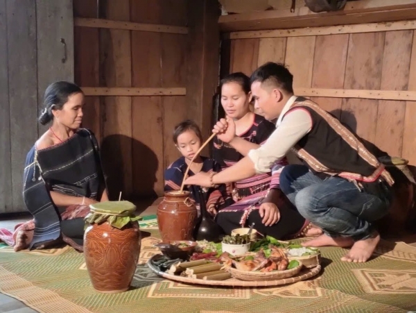 tet doc lap tren que huong anh hung nup