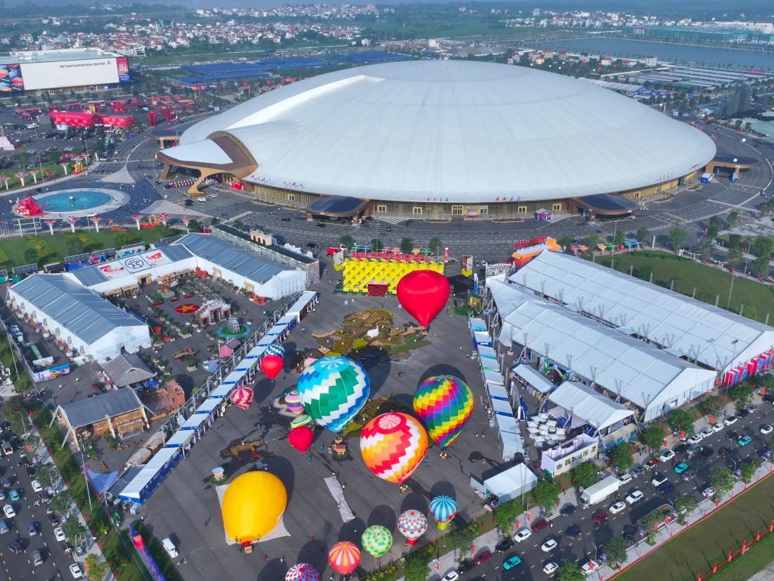 Người dân tự hào đến tham quan Triển lãm Thành tựu đất nước dịp đại lễ