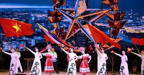 van hoa lam nen tang nghe thuat la phuong tien de viet nam hoa nhap cung the gioi