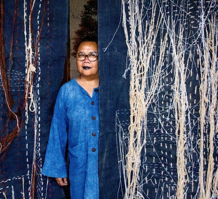 “Xống chụ xon xao” qua ngôn ngữ nghệ thuật đương đại