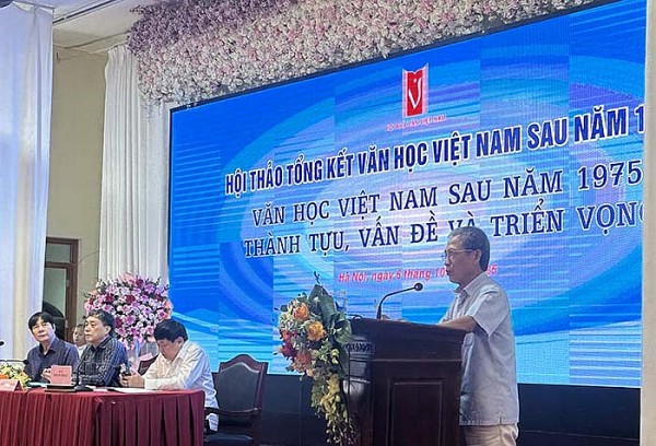 cuoc doi moi van hoc 1975 2025