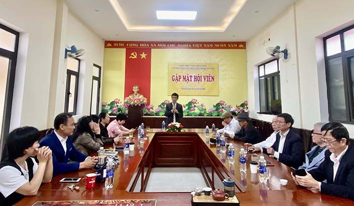 Nhà thơ Nguyễn Hữu Quý là Chị hội trưởng Chi hội Nhà văn Việt Nam tỉnh Quảng Trị