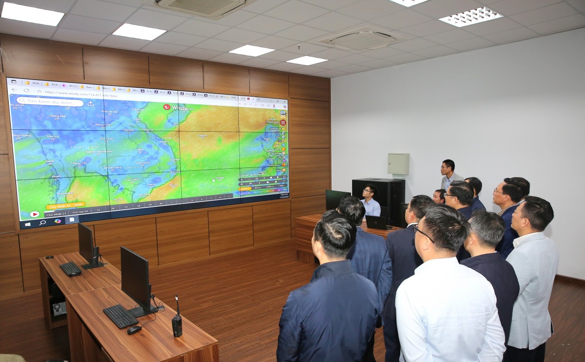 “Thiết thực đẩy mạnh sản xuất kinh doanh hoàn thành vượt mức toàn bộ các chỉ tiêu kế hoạch quản trị 2025, bù đắp những thiệt hại mà đất nước đang phải đối mặt do mưa lũ”