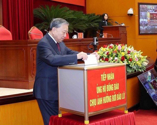 tong bi thu to lam va cac dai bieu ung ho dong bao chiu anh huong bao lu