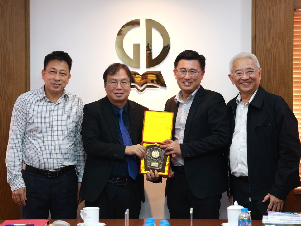 Nhà xuất bản Giáo dục Việt Nam làm việc với Tập đoàn Xuất bản Giáo dục Pelangi (Malaysia)