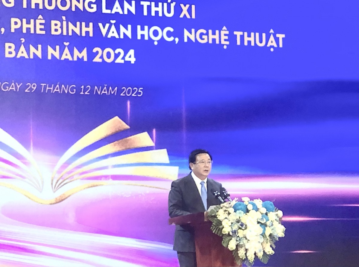 Báo Văn nghệ nhận Bằng khen của Hội đồng Lý luận Phê bình Trung ương