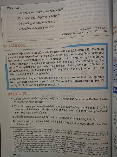 ve tac gia va nguon goc bai tho nam quoc son ha