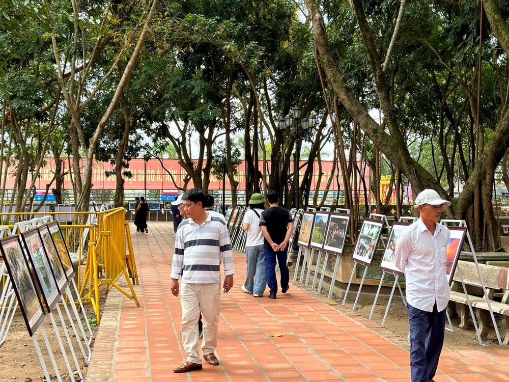 Triển lãm thu thút được sự quan tâm của nhiều người dân và du khách. Ảnh: BTC