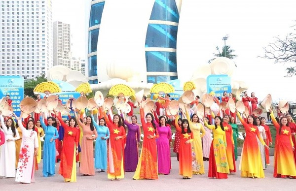 khanh hoa dieu hanh ton vinh di san ao dai nhan dip 83