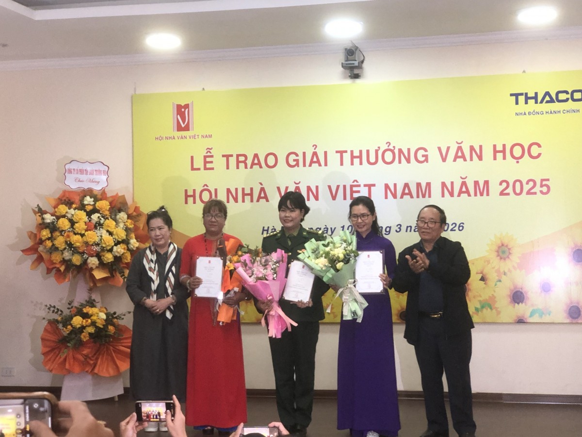 Giải thưởng nhà văn nữ ấn tượng năm 2025