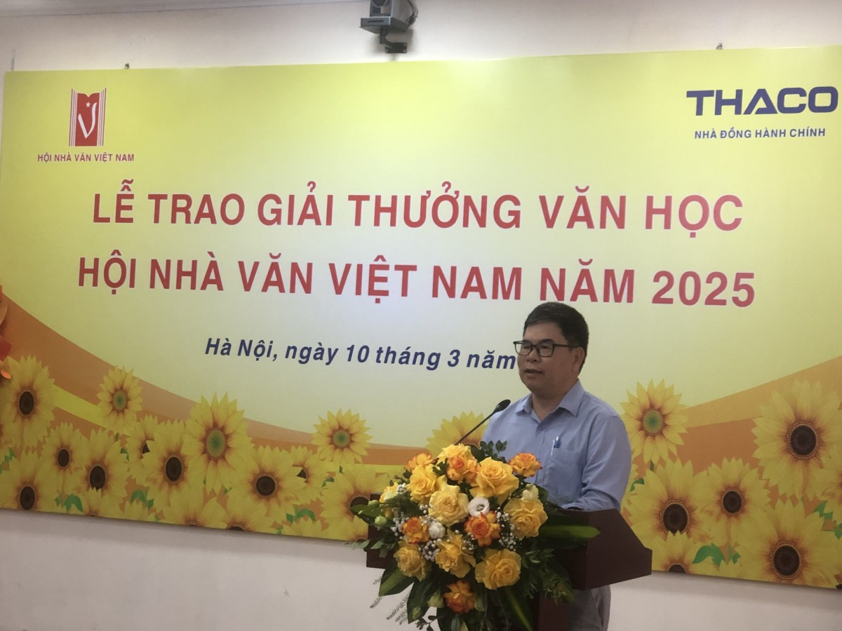 Nhà văn Lê Đức Dương