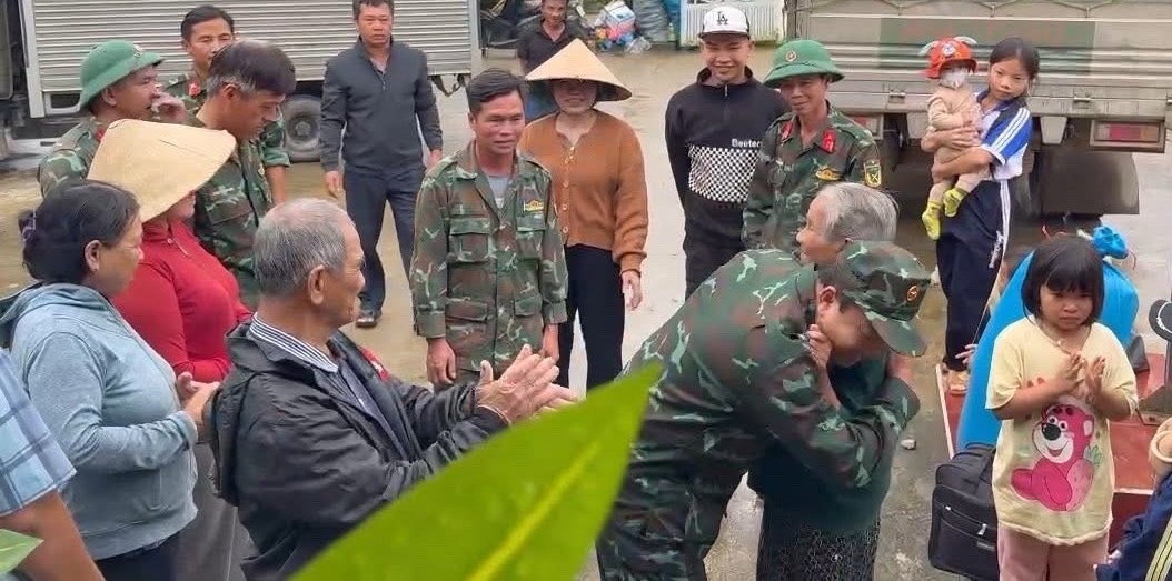 Thắp sáng mùa xuân vùng lũ. Bút ký của Ngọc Thứ - Thành Trung